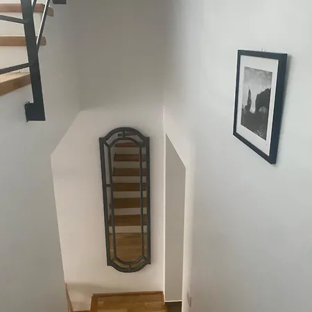 Cosy In The Heart Of Old Town Apartment